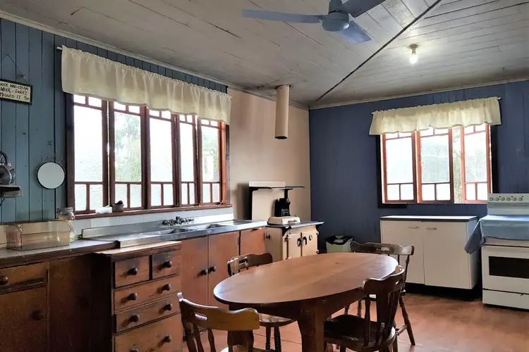 10 Nobes Lane, Upper Lockyer QLD 4352