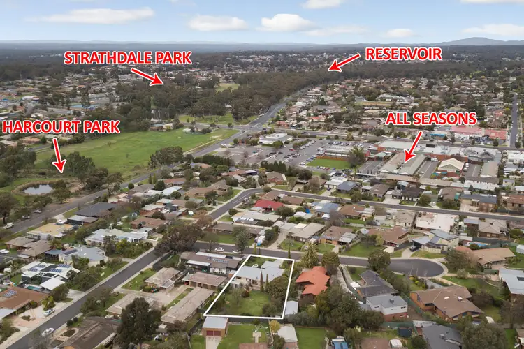 Second view of Homely house listing, 11 Bunting Court, Strathdale VIC 3550