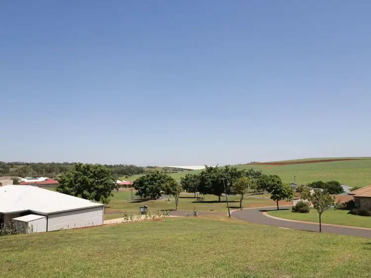 8 Pioneer Avenue, Childers QLD 4660