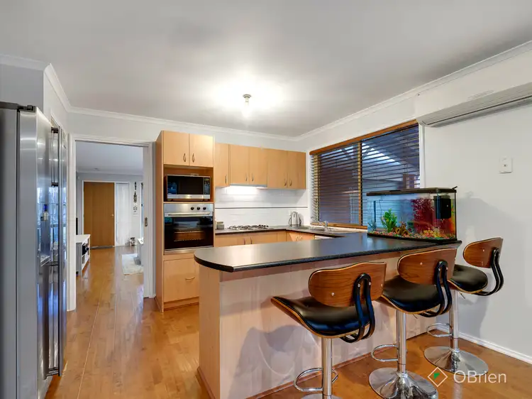 Fifth view of Homely house listing, 2 Maxwell Court, Langwarrin VIC 3910