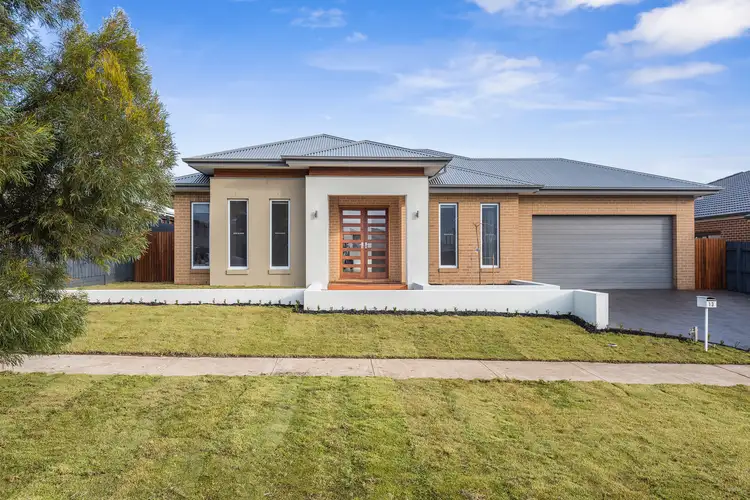 13 Gordon Boulevard, Gisborne VIC 3437