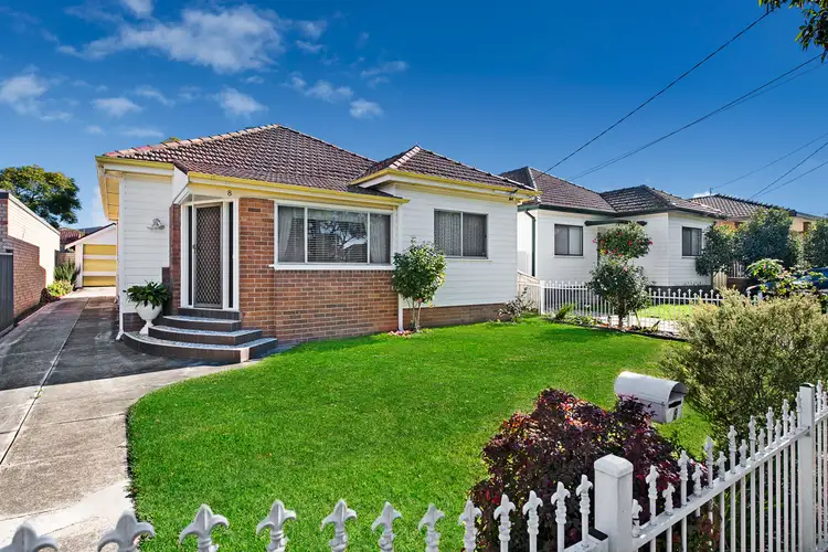8 Abel Street, Greenacre NSW 2190