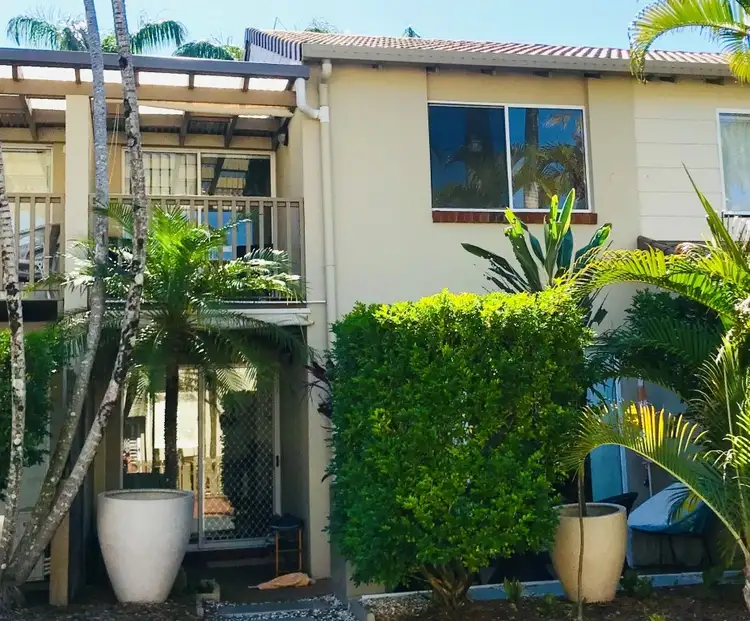 27/2 Landsborough Parade, Golden Beach QLD 4551