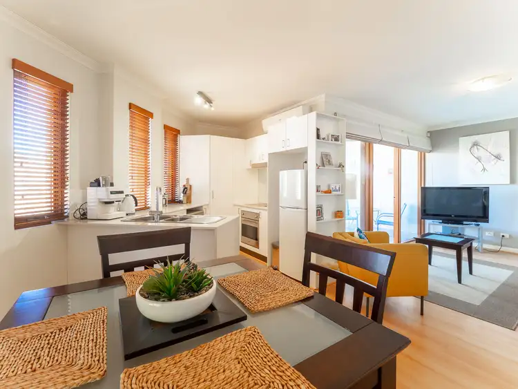 6/2 Davies Street
