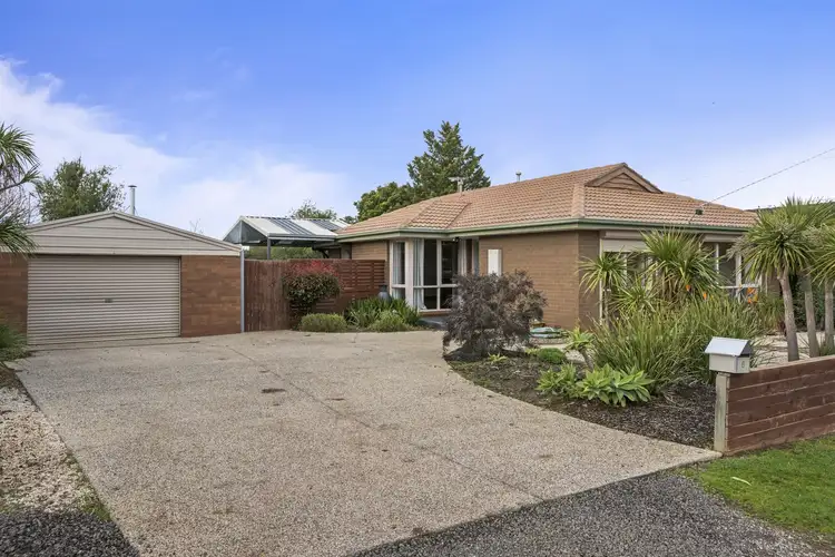 6 Morrison Drive, Darley VIC 3340
