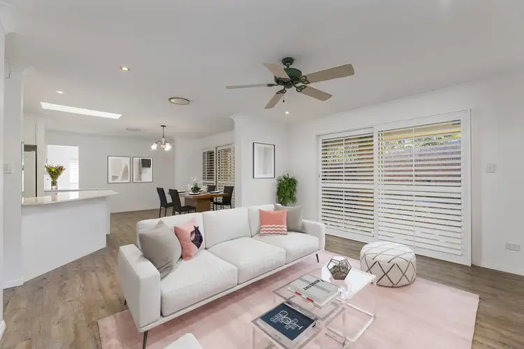 15 Tipuana Close, Carindale QLD 4152