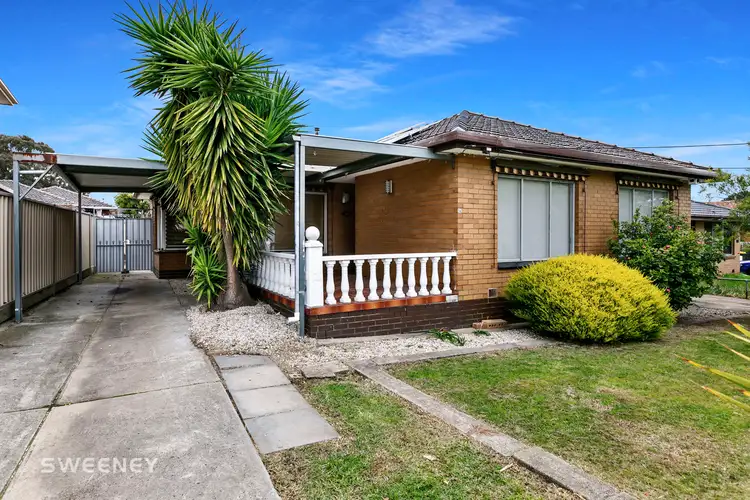 16 Fairbairn Road, Sunshine West VIC 3020