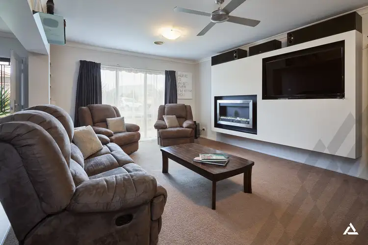 Second view of Homely house listing, 3 Picadilly Court, Drouin VIC 3818