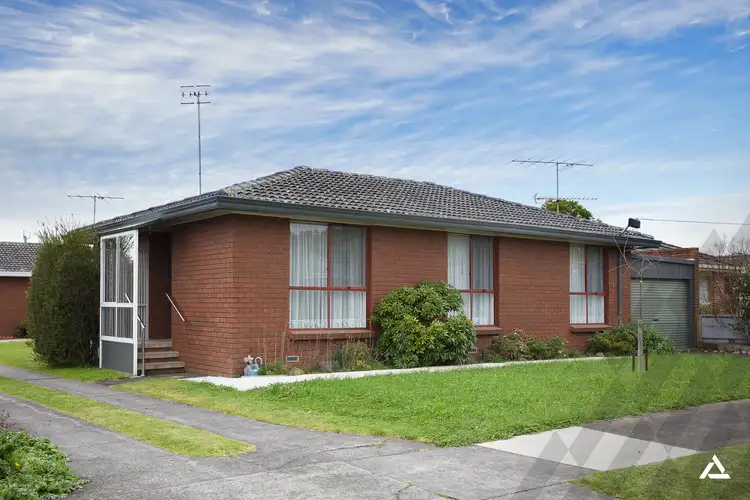 1/2 Evans Street, Trafalgar VIC 3824