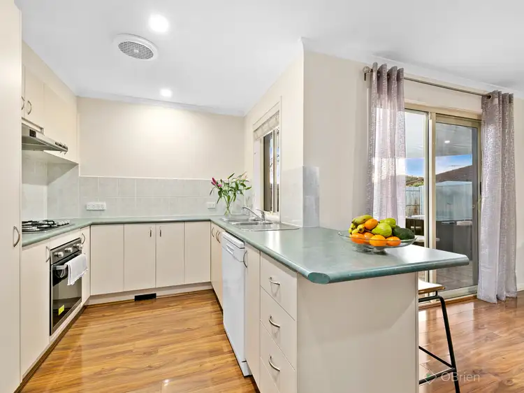Fifth view of Homely house listing, 8 Canterbury Close, Narre Warren VIC 3805