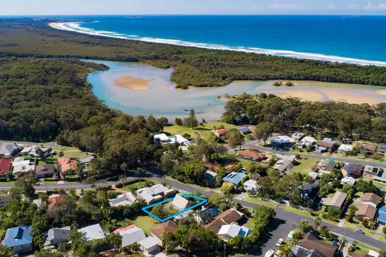 4 Wansborough Avenue, Moonee Beach NSW 2450