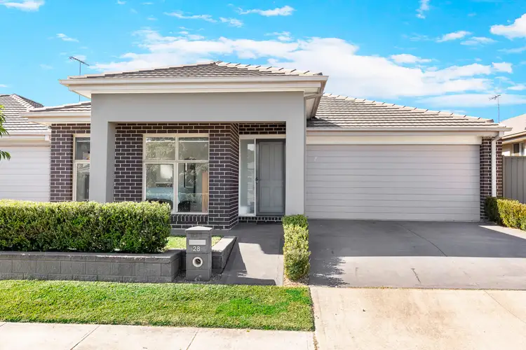 28 Finsbury Circuit, Ropes Crossing NSW 2760