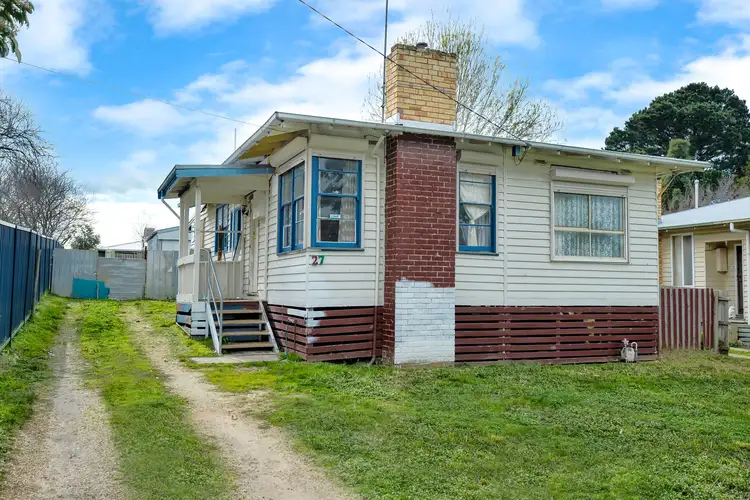 27 Montgomery Street, Ararat VIC 3377