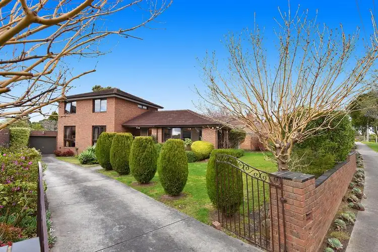 24 Minchinbury Drive, Vermont South VIC 3133