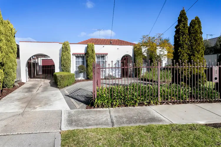 25 Alvina Street, Sunshine North VIC 3020