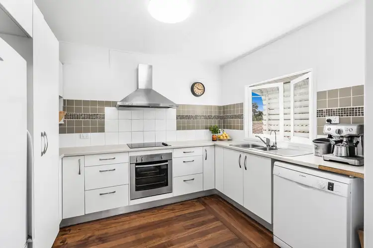 19 Daniel Street, Lota QLD 4179
