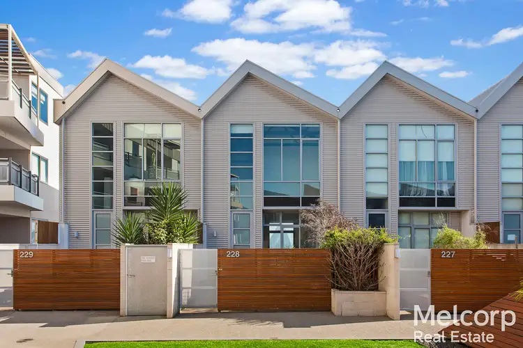 228/9 The Arcade, Docklands VIC 3008