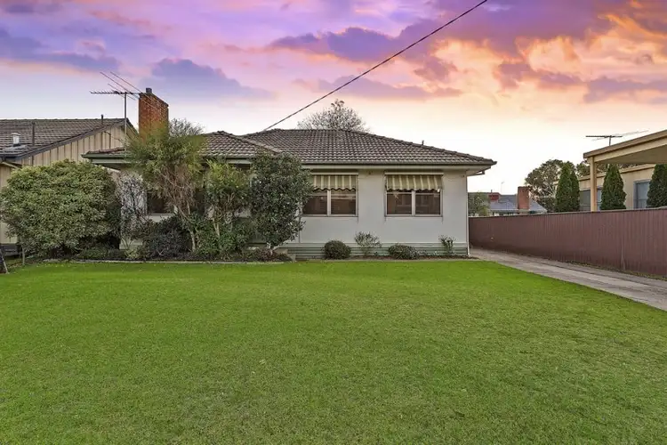 Main view of Homely house listing, 5 Lindsay Street, Wodonga VIC 3690