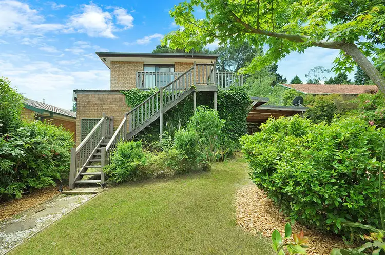 9 St Georges Parade, Wentworth Falls NSW 2782