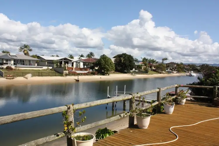 10 Coobowie Street, Broadbeach Waters QLD 4218