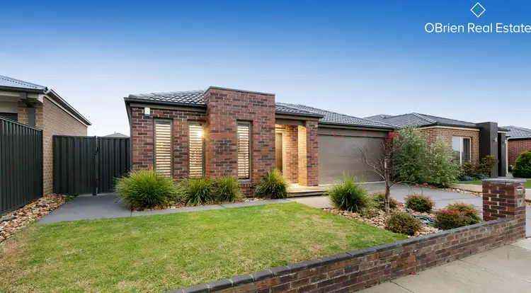 21 Sebago Terrace, Cranbourne North VIC 3977
