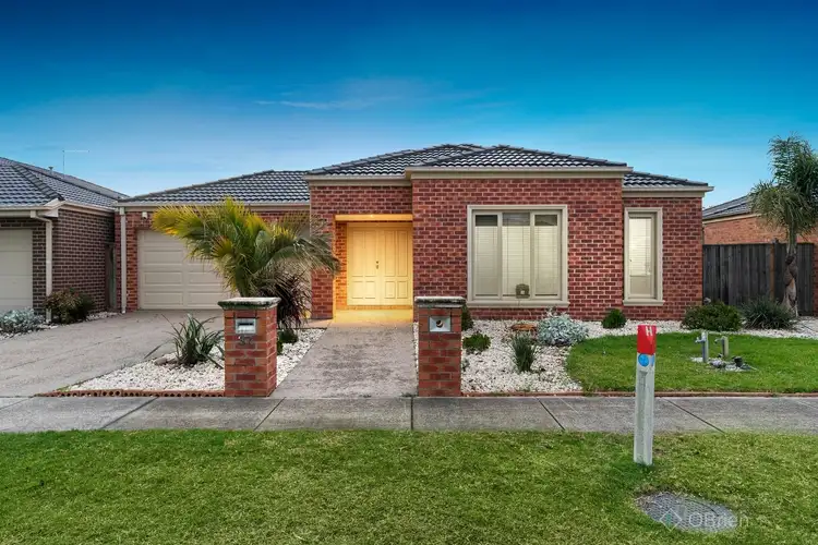 37 Charlbury Crescent, Cranbourne North VIC 3977