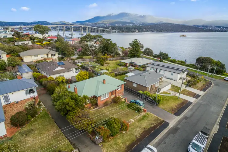 1/3 Yolla Street, Rose Bay TAS 7015
