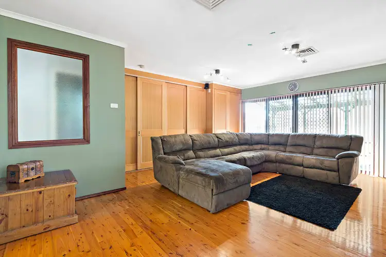 30 Alexandra Circuit, St Clair NSW 2759