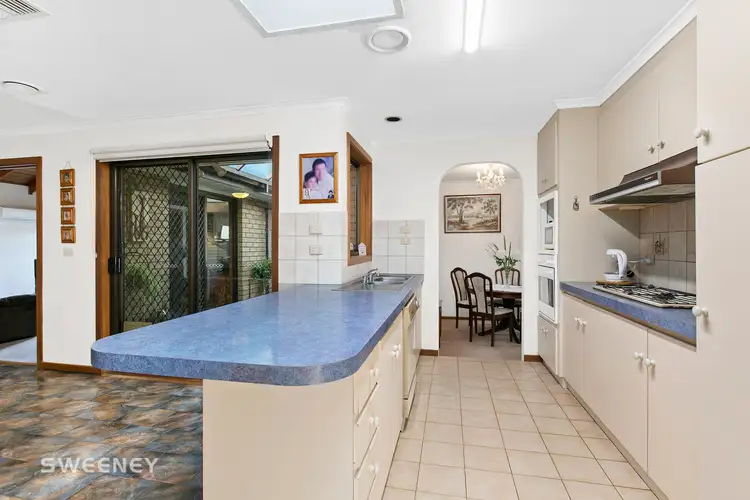 Fifth view of Homely house listing, 8 Ventnor Place, Keilor Downs VIC 3038