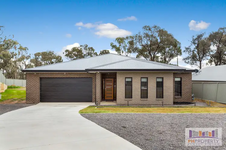 16 Poorinda Crescent, Kangaroo Flat VIC 3555