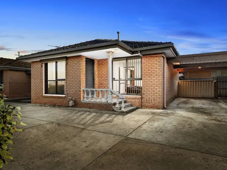 2/7 Deutgam Street, Werribee VIC 3030