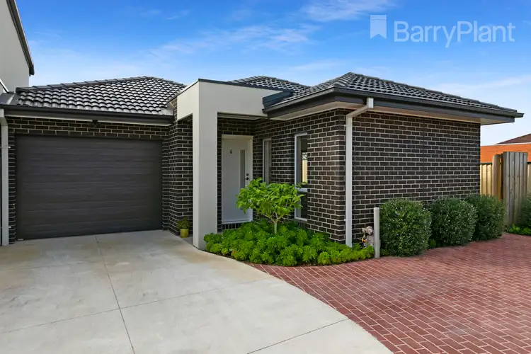 4/4 Neimur Avenue, Deer Park VIC 3023