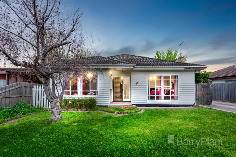 1/9 Oberon Avenue, St Albans VIC 3021