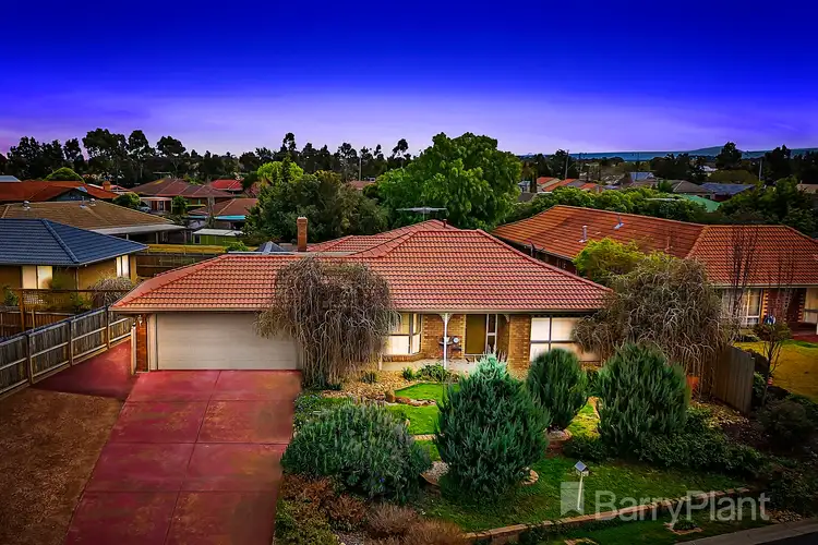 2 Ernest Close, Melton West VIC 3337