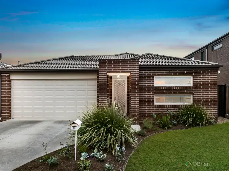 18 Dellinea Street, Cranbourne North VIC 3977