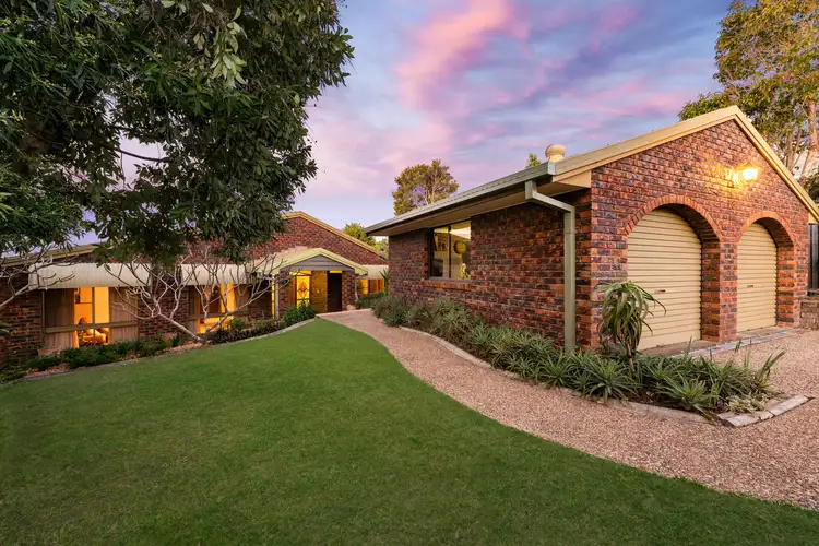 18 Banwell Crescent, Carindale QLD 4152