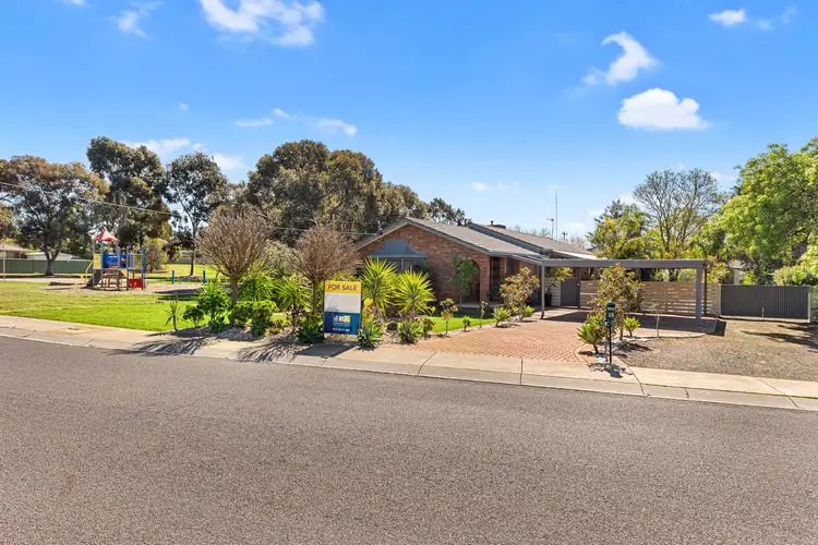 13 Cliff Avenue, Strathdale VIC 3550