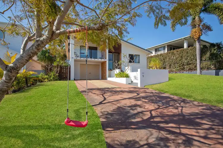 9 Pontee Parade, Alexandra Headland QLD 4572