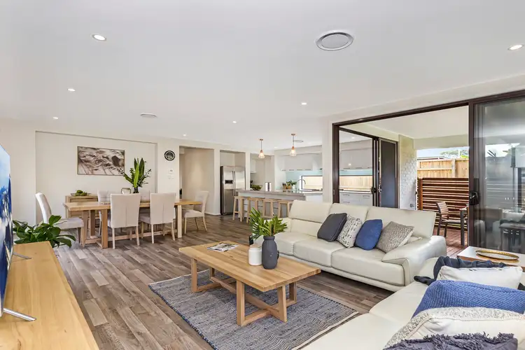 28 Dobbie Street, Holland Park QLD 4121