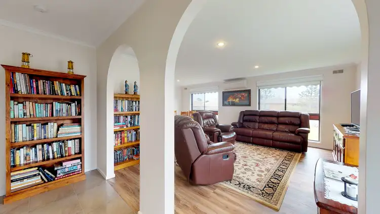 Fifth view of Homely house listing, 1 Comans Court, Traralgon VIC 3844