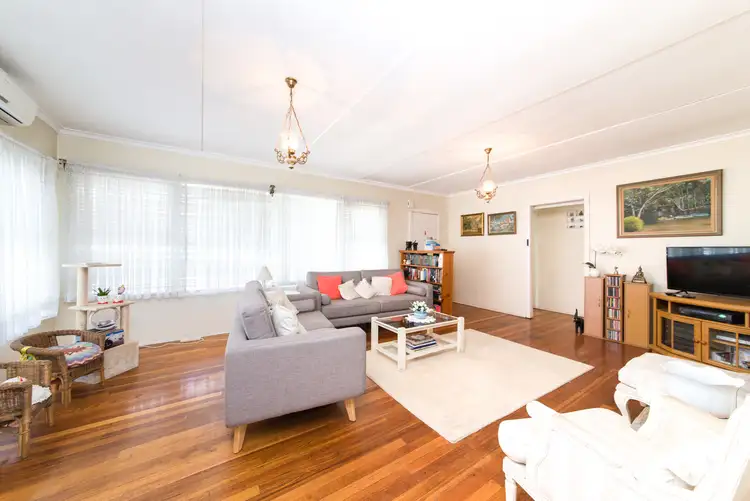 Second view of Homely house listing, 5 Towong Court, Dallas VIC 3047