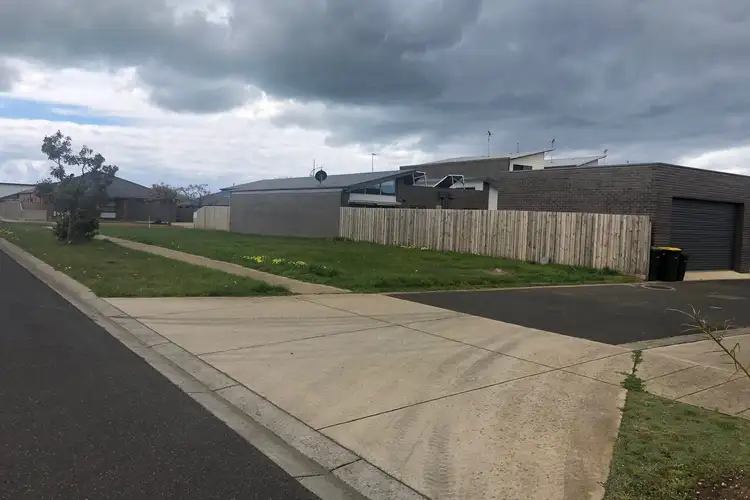 104 Pearl Bay Passage, St Leonards VIC 3223