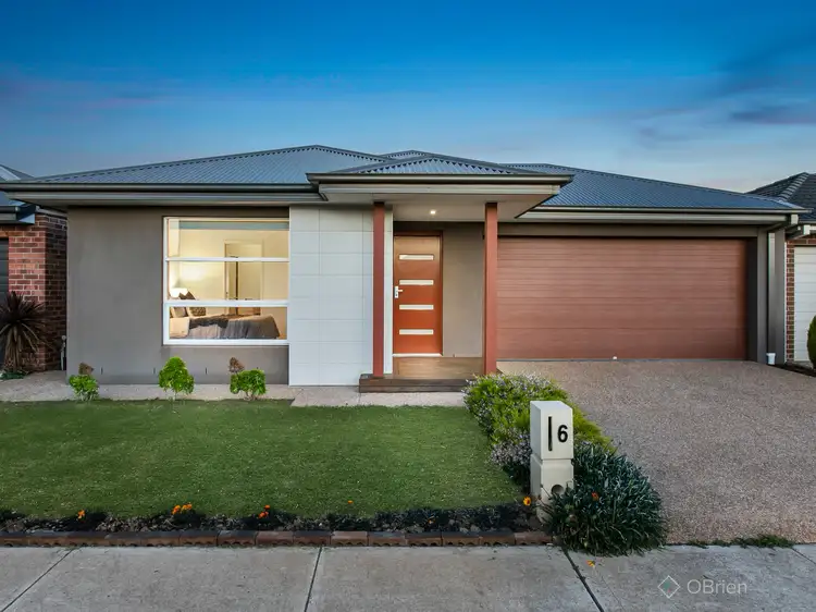 6 Strettle Crescent, Cranbourne North VIC 3977