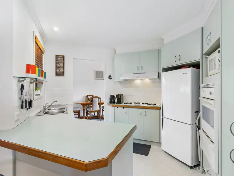 Second view of Homely house listing, 5 Houlden Court, Narre Warren VIC 3805