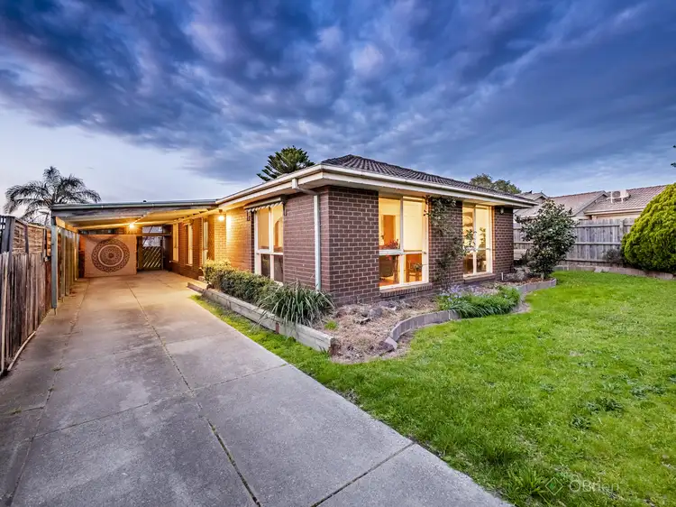 5 Courtenay Avenue, Cranbourne North VIC 3977