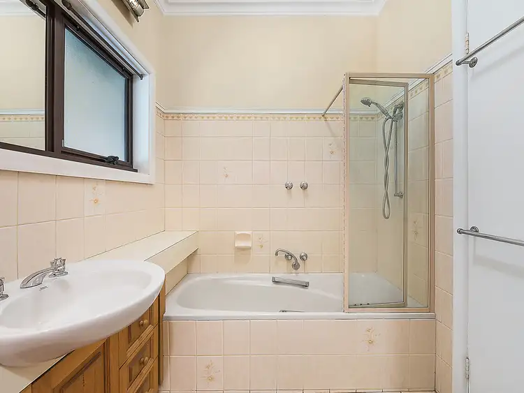 Sixth view of Homely house listing, 4 Perry Court, Herne Hill VIC 3218