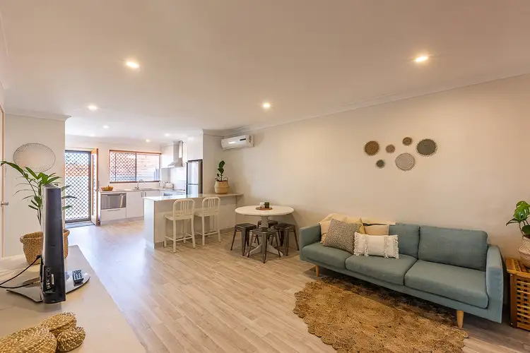 2/9 Alga Street, Scarborough WA 6019