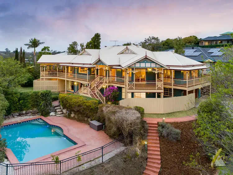 8 Whiteley Close, Brookfield QLD 4069