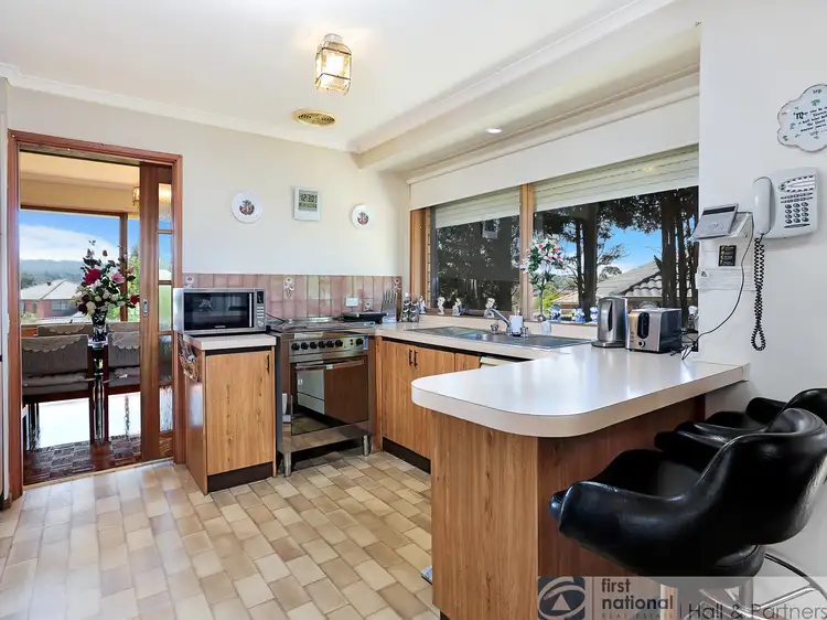 Sixth view of Homely house listing, 4 Redhill Court, Endeavour Hills VIC 3802