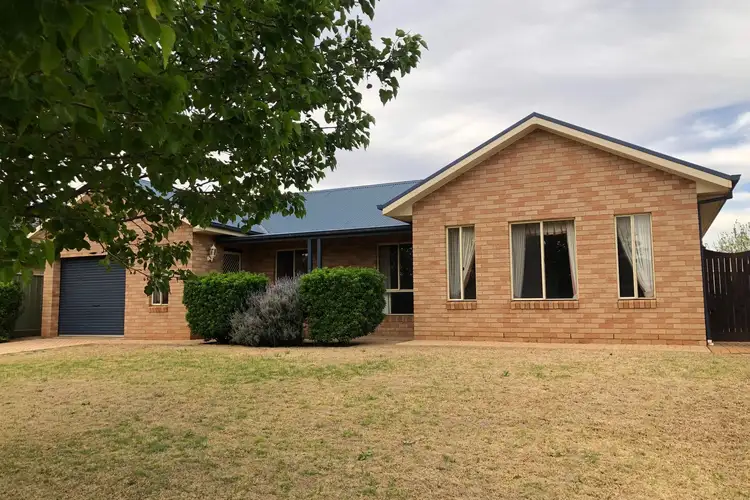 6 Lachlan Way, Dubbo NSW 2830